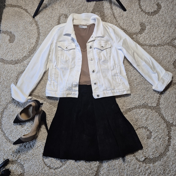 Brit And Bri XS V neck Tee Stretchy - Picture 7 of 8